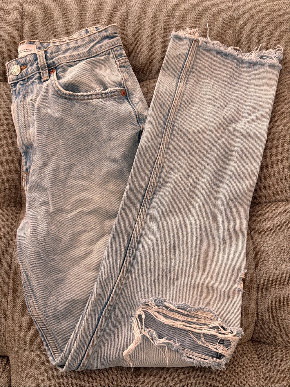 Zara Light Wash Women’s Distressed Jeans